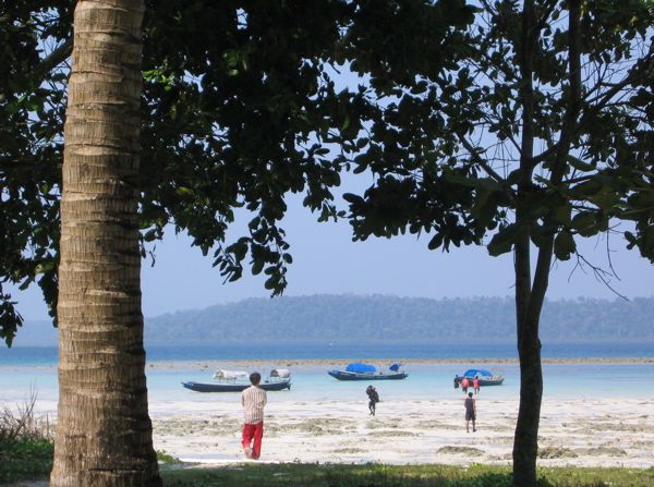 Havelock - Entladen der Boote bei der Tauchbasis
